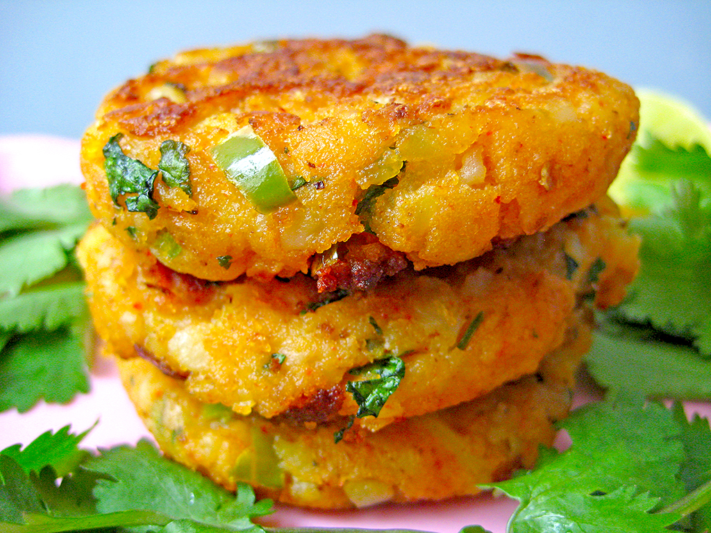 Traditional Aloo Tikki Chaat dish from Uttar Pradesh, India — Authentic recipe from Eat By State