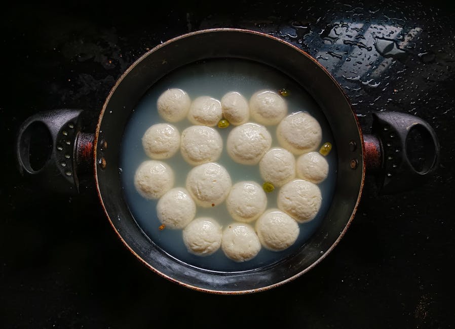 Traditional Rasgulla dish from West Bengal, India — Authentic recipe from Eat By State
