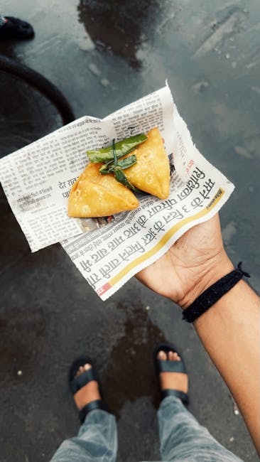 Traditional Samosa dish from Uttar Pradesh, India — Authentic recipe from Eat By State